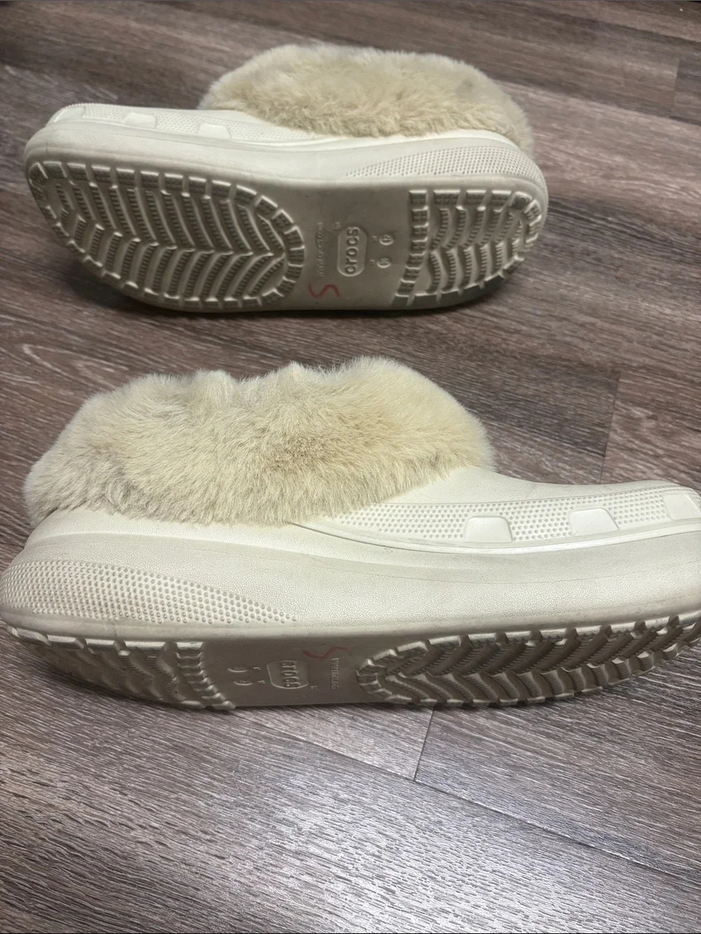 Crocs Furever Crush Lined Platform Clogs Bone Men’s 10 / Women’s 12